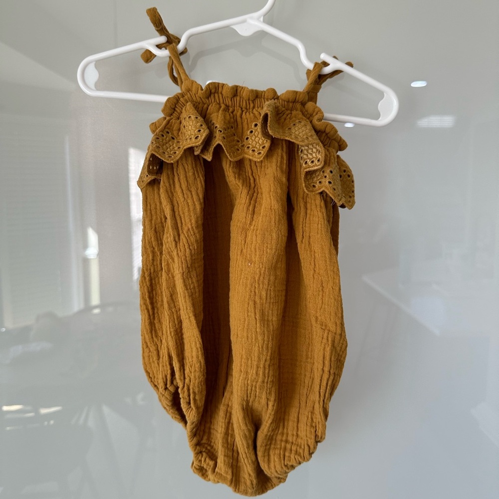 Rylee + Cru Shell Ruffle Romper Toddler Baby Size 12-18 months in Ochre